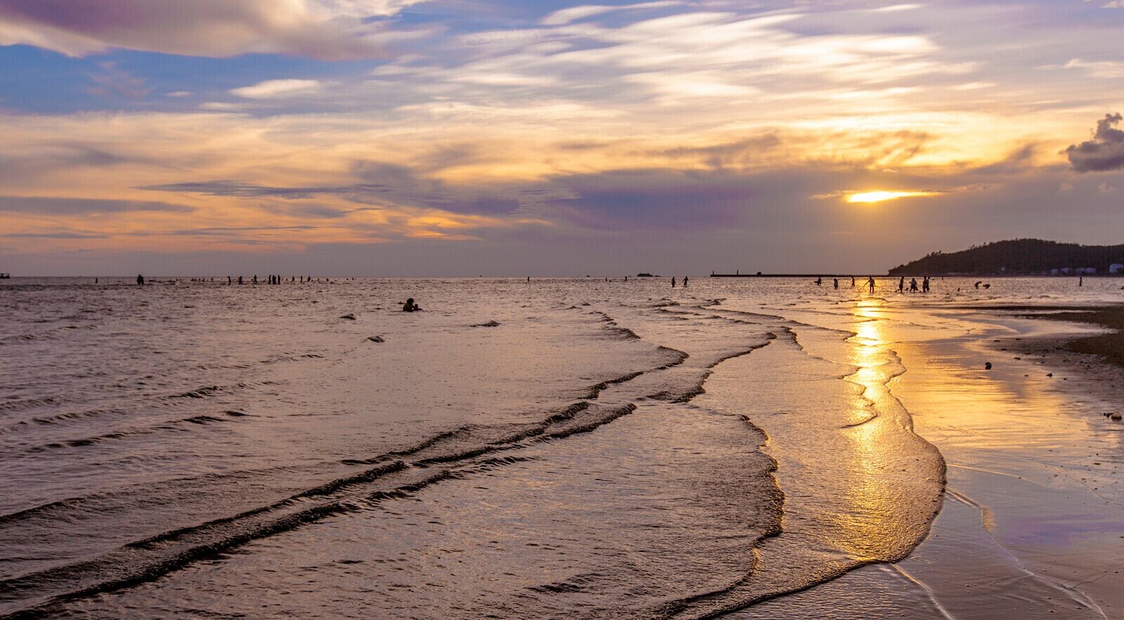 金色的海滩.jpg