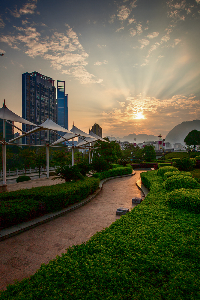 1416315001456502.jpg 霞光.jpg